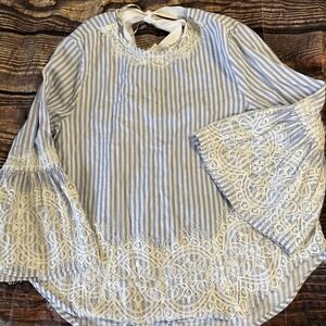 Zara Woman Blue White Lace Trim Flared 3/4 Bell Sleeve Top Size Small Romantic